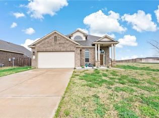 7704 Bunker Dr, Navasota, TX 77868