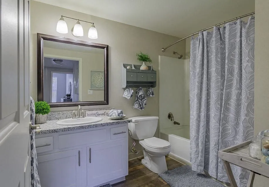EASTLAND HILLS APARTMENTS — Photo 4