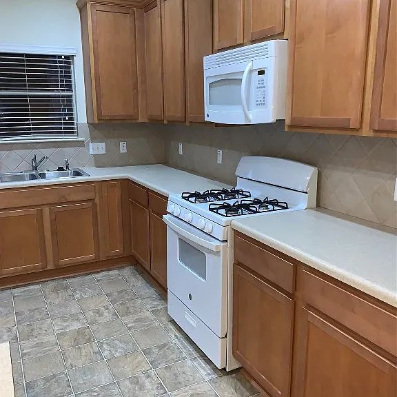 1115 Rawhide Trl — Photo 12