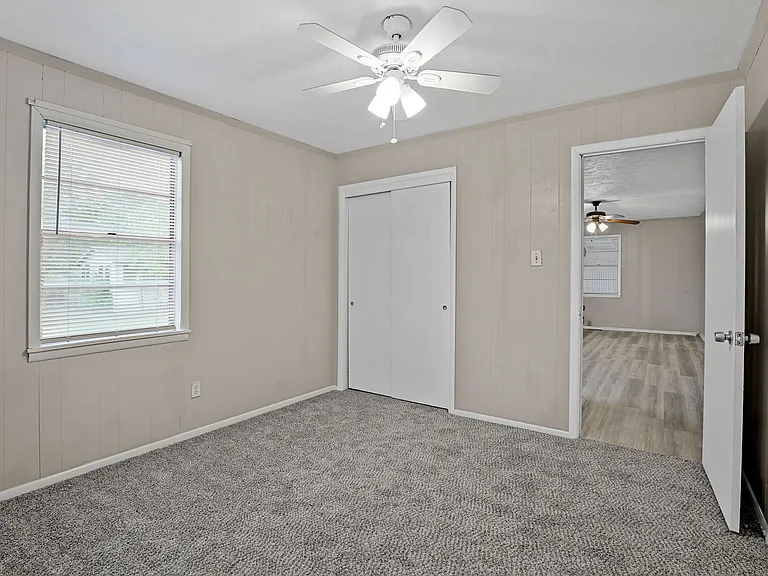 303 W Davis St — Photo 10
