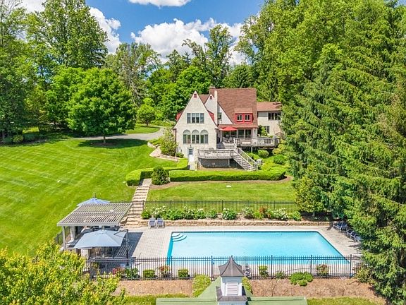 4th image of 43 Knox Hill Rd