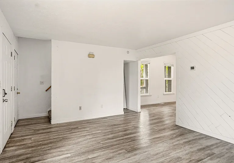 314 E Ermina Ave — Photo 5