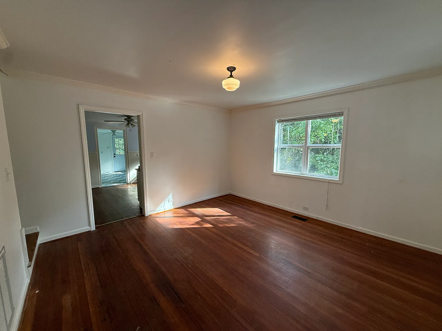 4 bed, $2,400 — Photo 3