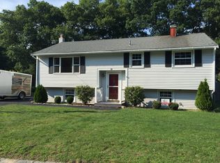 39 Harris Dr, Tiverton, RI 02878