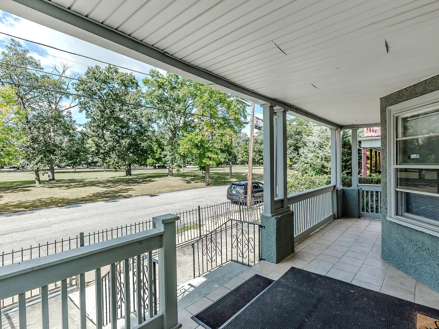 3 bed, 1208 sqft, $2,390 — Photo 2