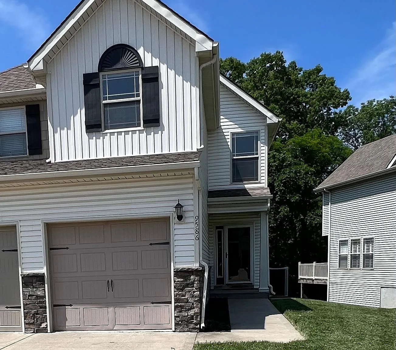 9586 N Main St — Photo 1