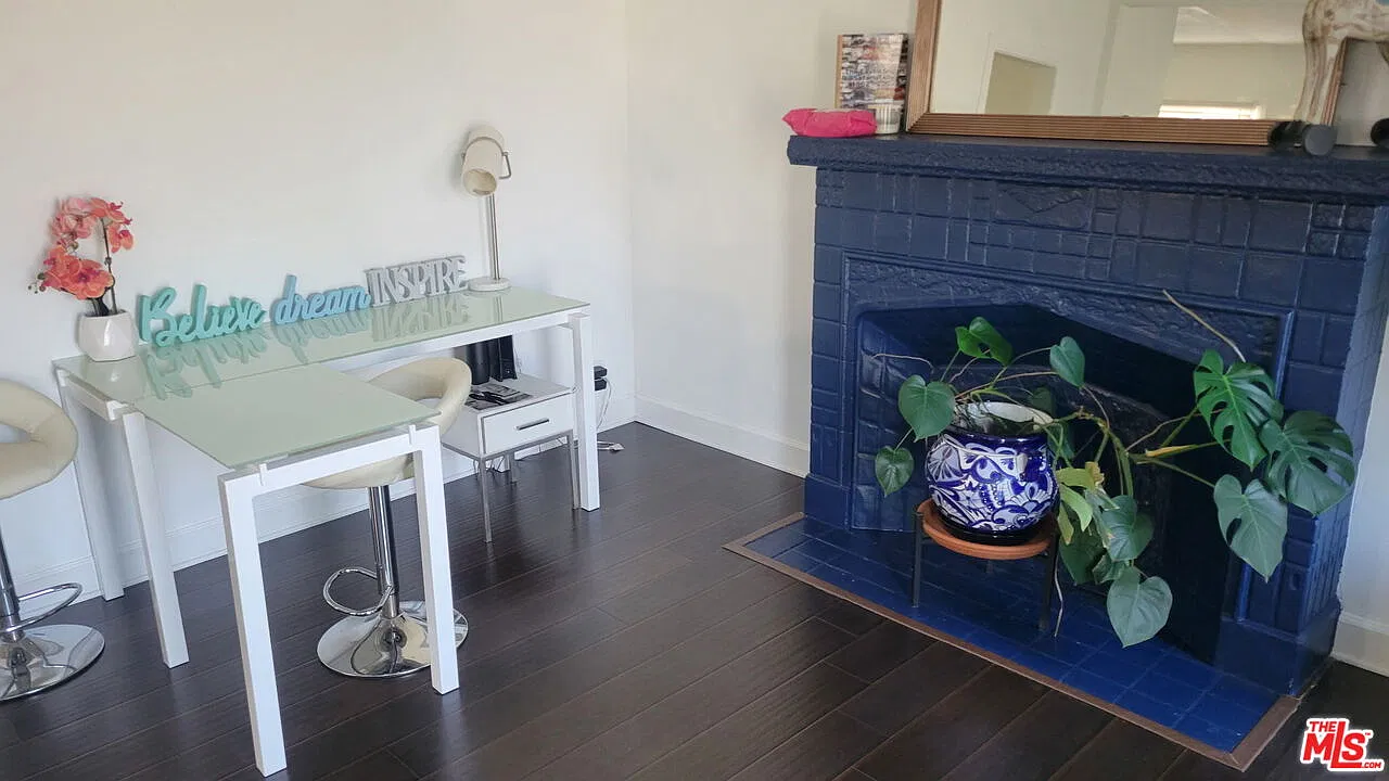 3 bed, 4800 sqft, $3,700 — Photo 2