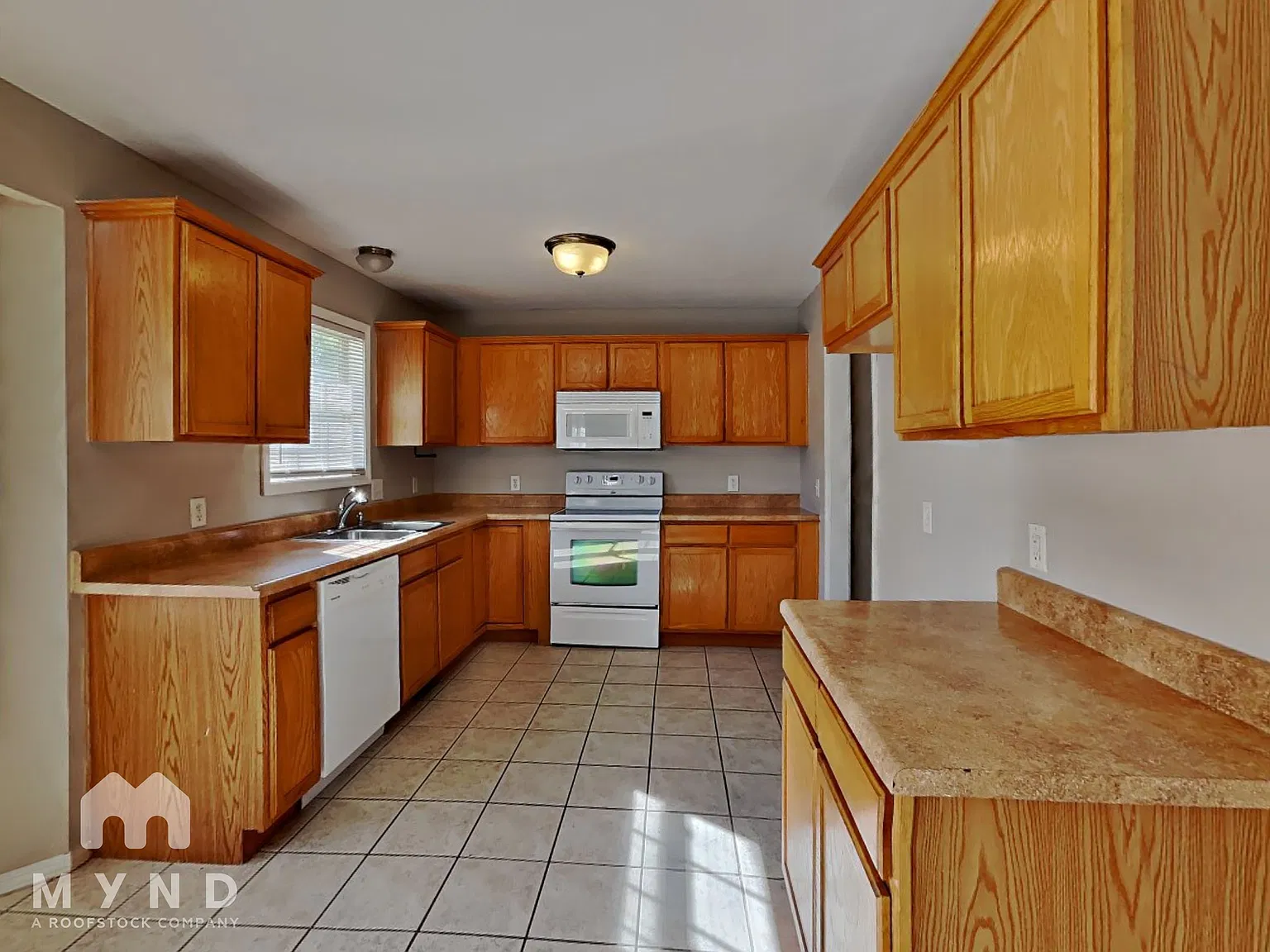 3 bed, 2.0 bath, 1745 sqft, $1,799 — Photo 3