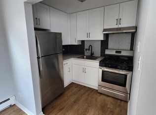 8648 S Roberts Rd #201, Justice, IL 60458