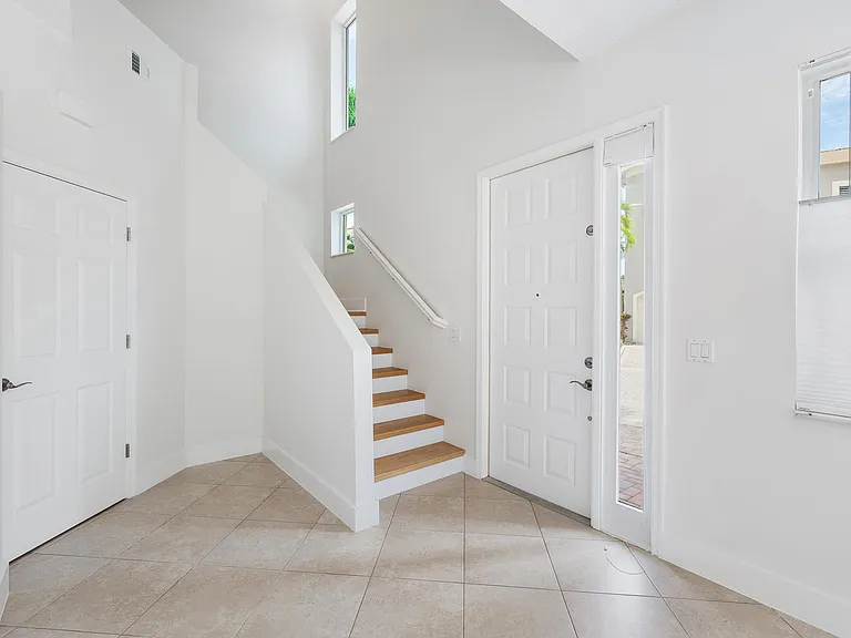 601 Resort Ln — Photo 11