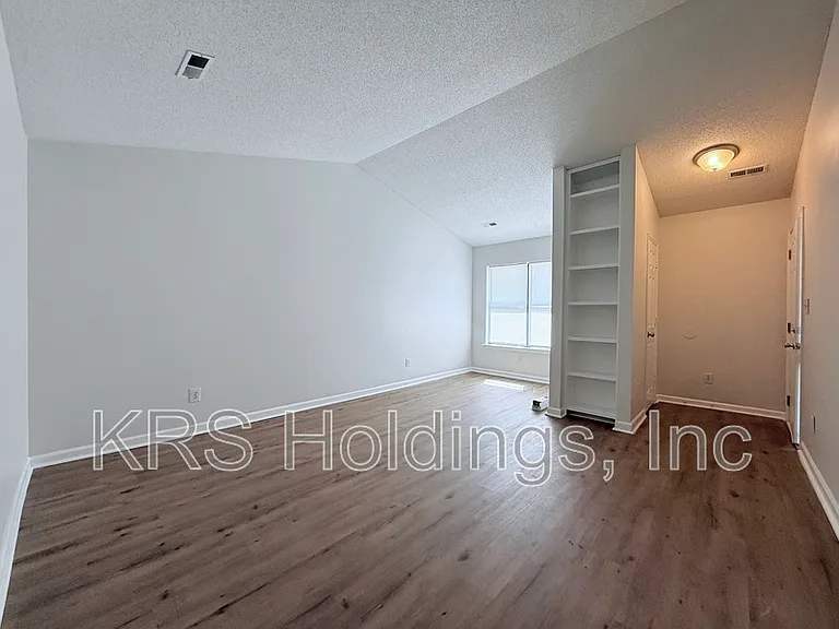 612 Kendall Dr — Photo 4