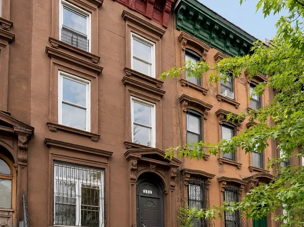 212 Lefferts Place image 1 of 10