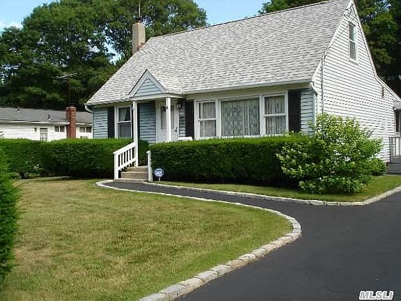3rd image of 875 Stanley St