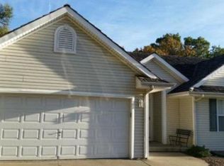 1809 Glenn Hendren Dr, Liberty, MO 64068