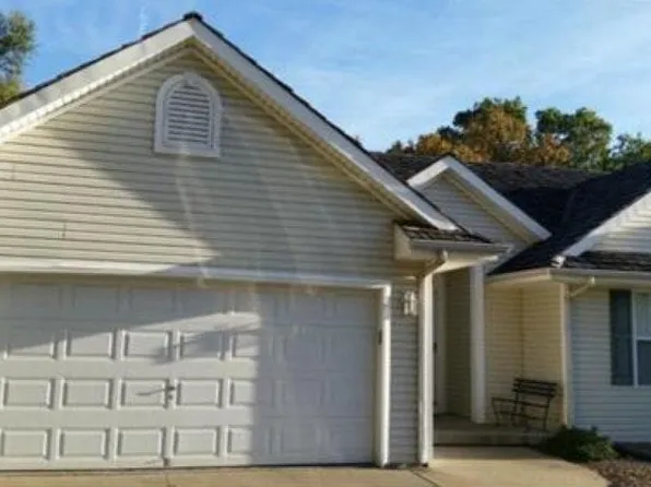 1809 Glenn Hendren Dr, Liberty, MO 64068