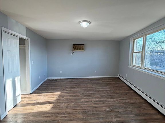 3rd image of 180 Princeton Ave