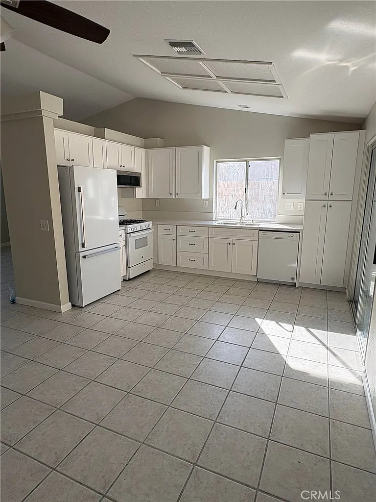 5 bed, 1301 sqft, $2,850 — Photo 4