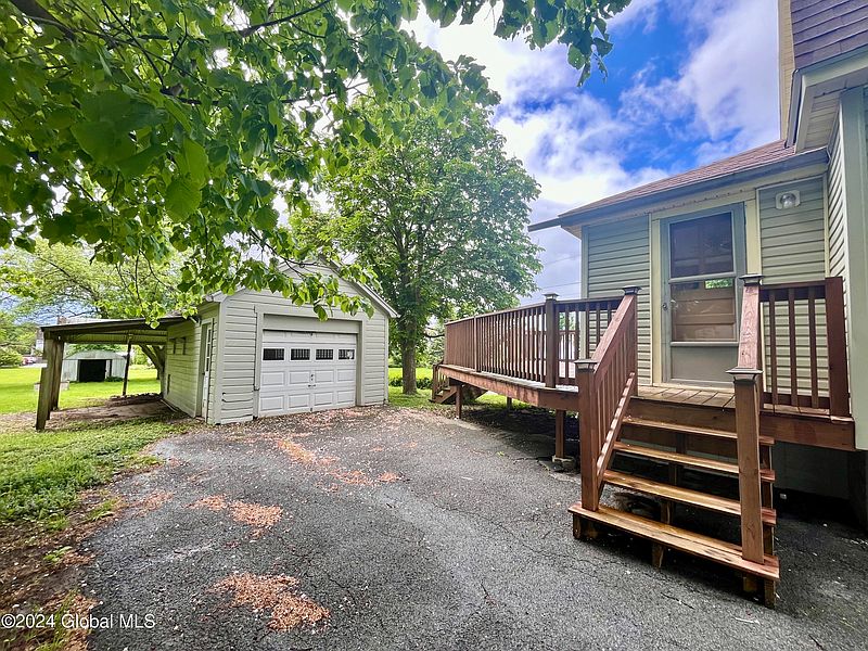 4th image of 200 E Decker Street