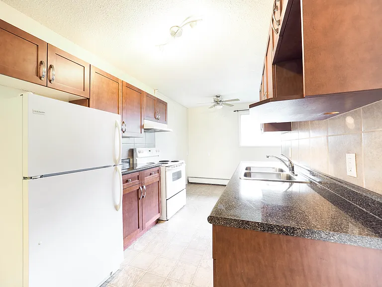 10712 University Ave NW — Photo 3
