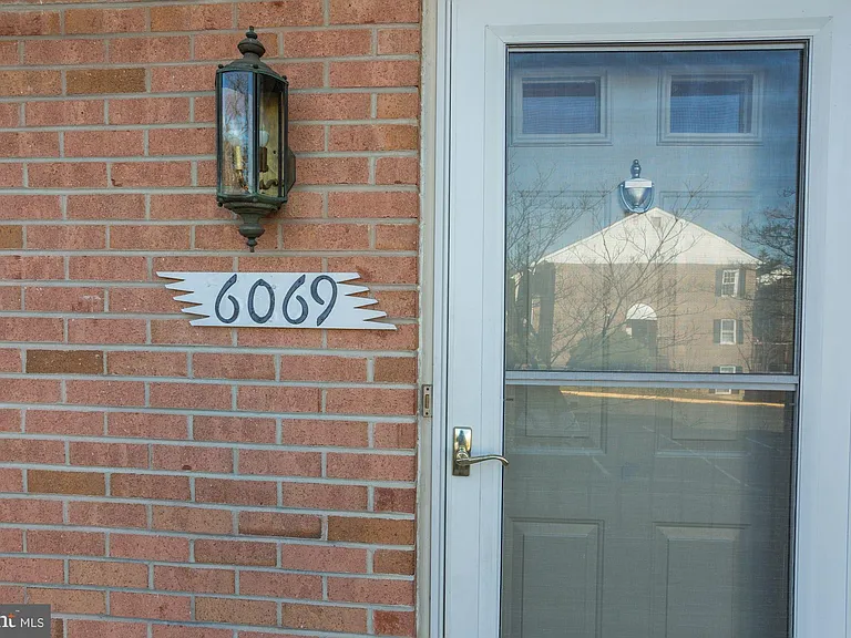 6069 Crown Royal Cir — Photo 2