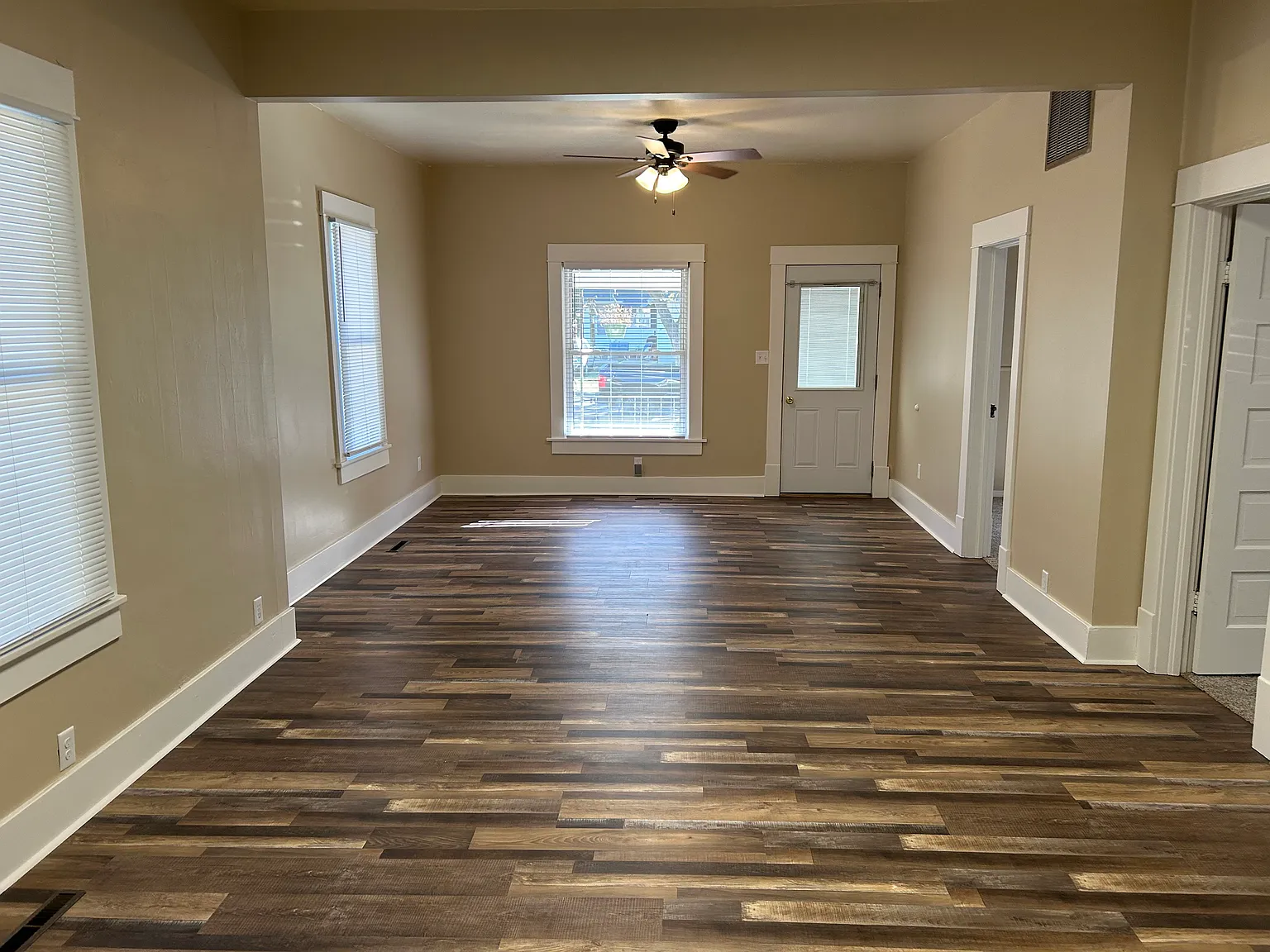 3 bed, 1350 sqft, $1,000 — Photo 2