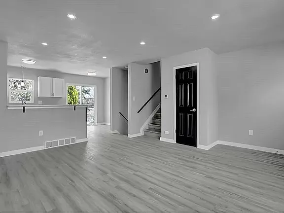 4 bed, 1684 sqft, $2,450 — Photo 2