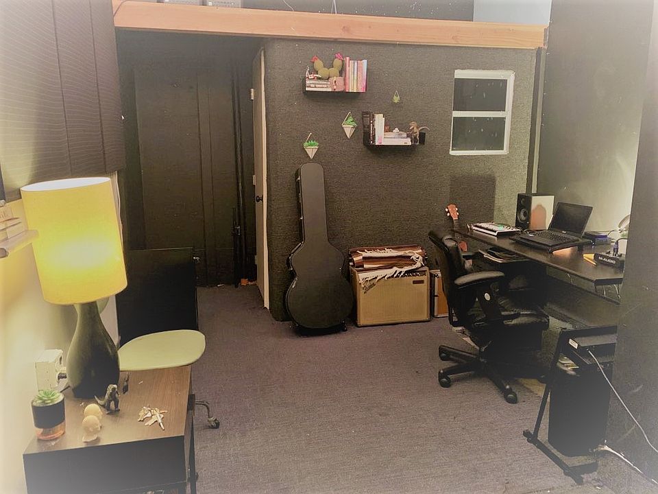 2nd image of 2609 S Hill St #F