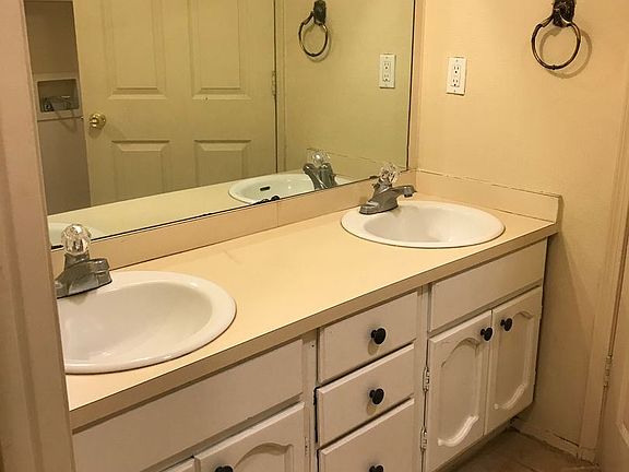 2nd image of 316 E Saint Anne Pl APT A