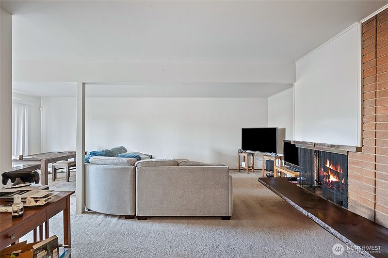 3rd image of 318 3rd Avenue S