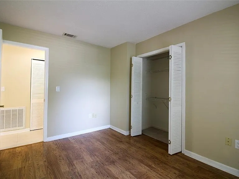 1311 Glenview Ln — Photo 23