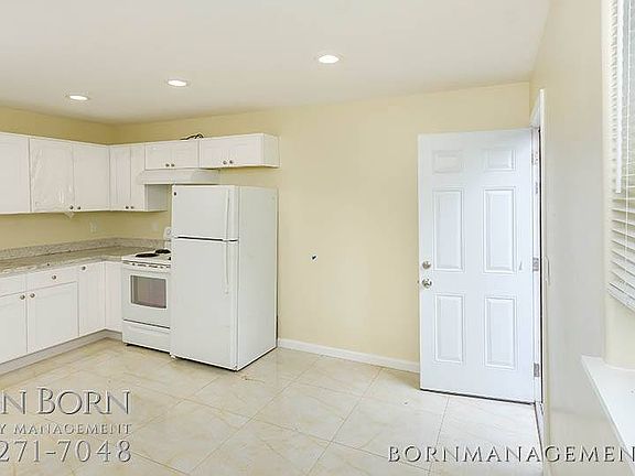 3rd image of 1097 Tenth Avenuecottage