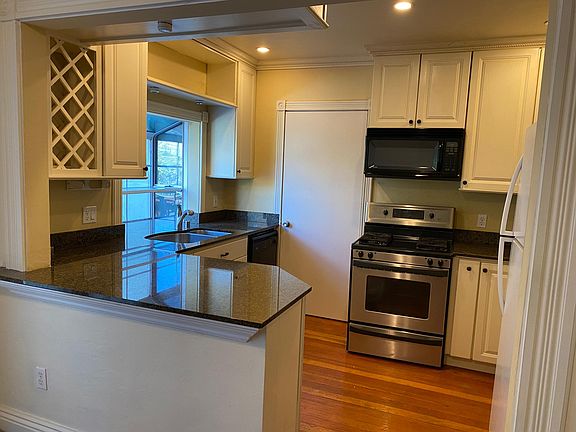 4th image of 1428 Laguna Ave