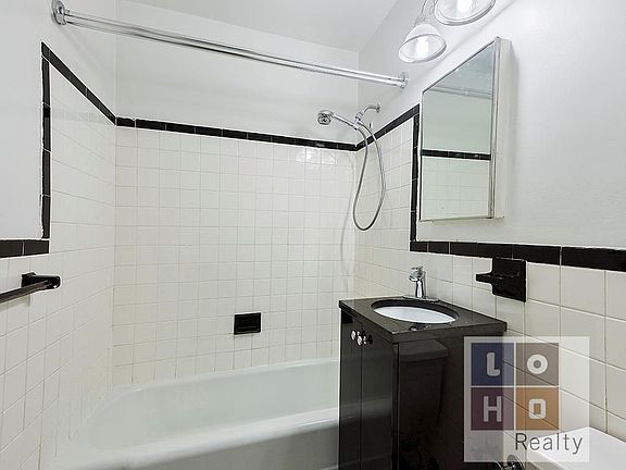 4th image of 413 Grand St APT F702