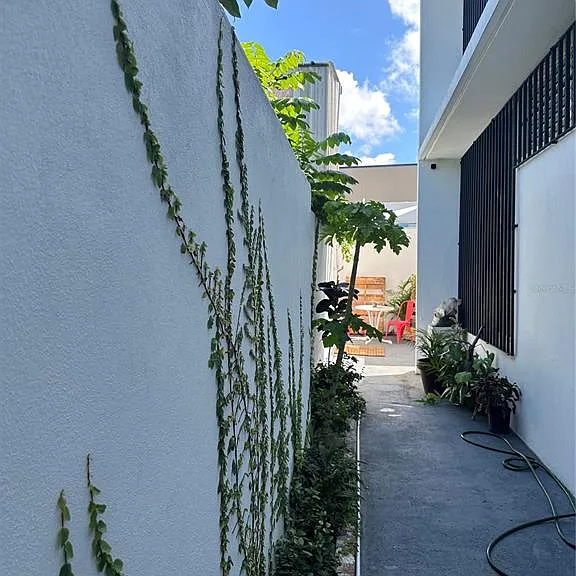 205 Las Flores — Photo 2
