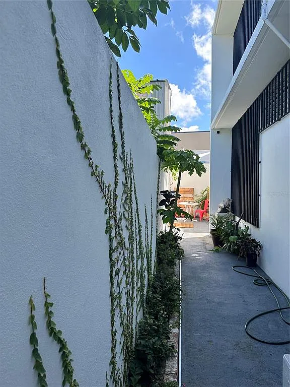 Building Photo - 205 Las Flores
