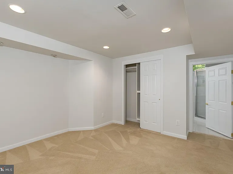 30 Leicester Ct — Photo 25