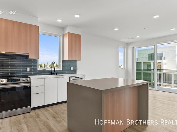 2nd image of 5815 Lexington Ave #403