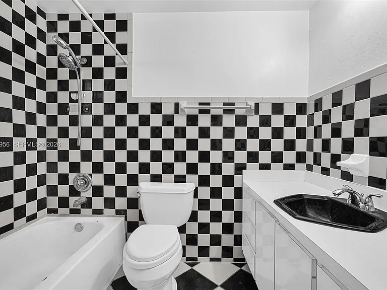 81 NW 41st St #2 — Photo 25
