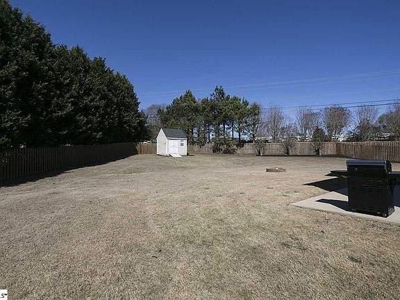 5th image of 305 Crown Empire Ct