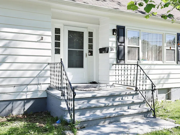 36 Suffern Ln — Photo 2