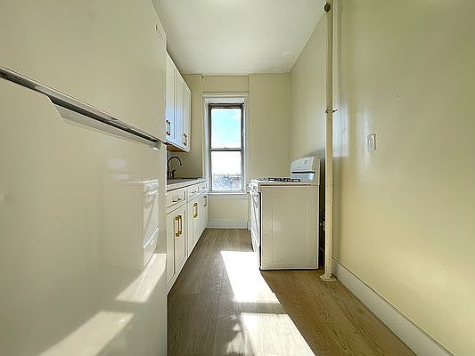 2nd image of 5718 Fort Hamilton Pkwy #C7