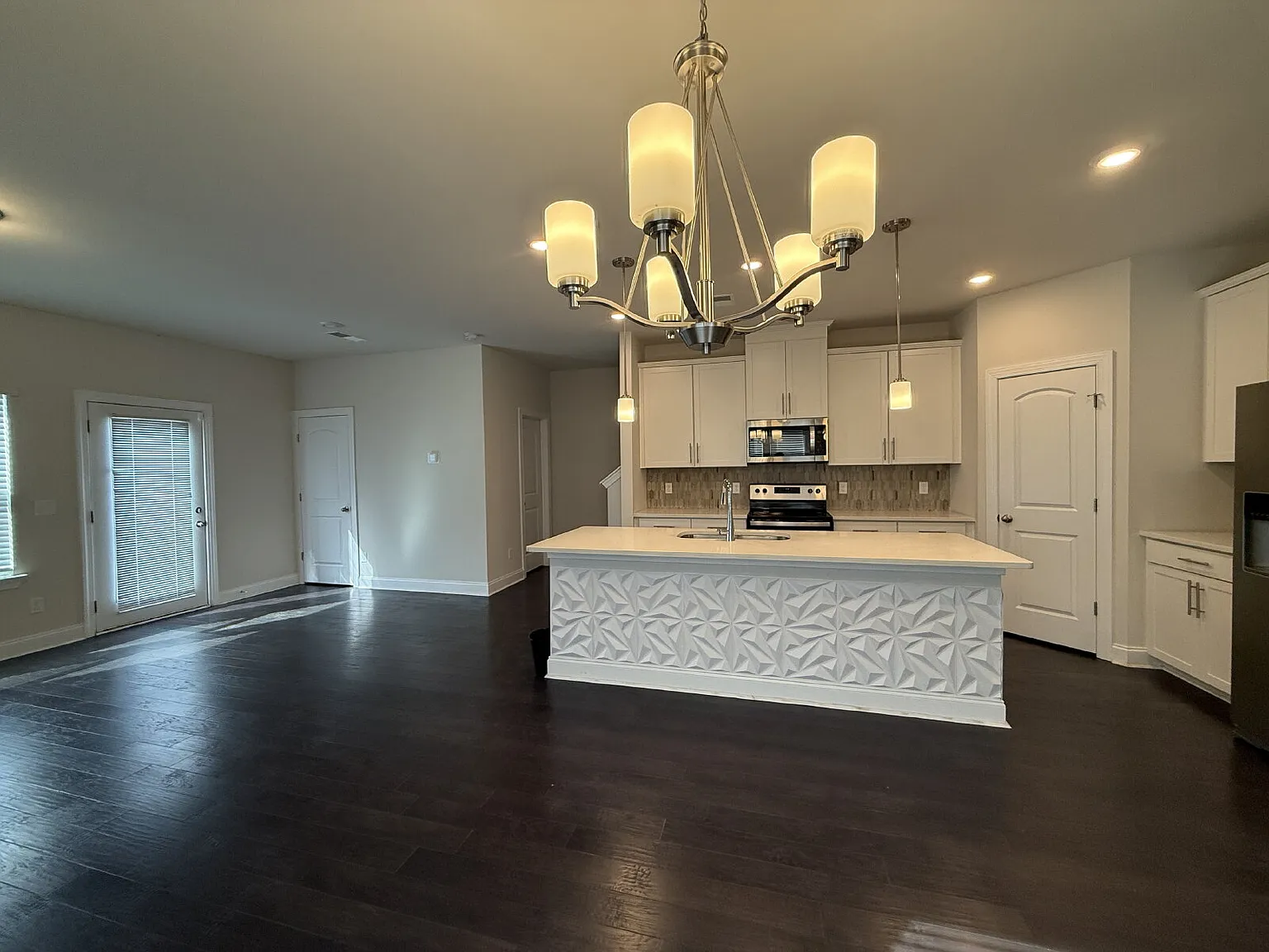 3 bed, 2.5 bath, 1834 sqft, $2,200 — Photo 4