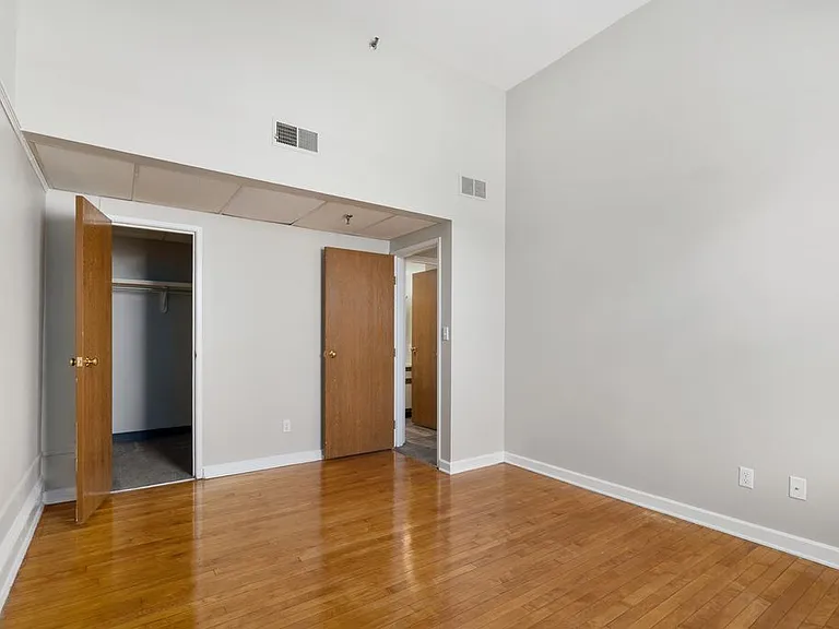 Austin Manor — Photo 25