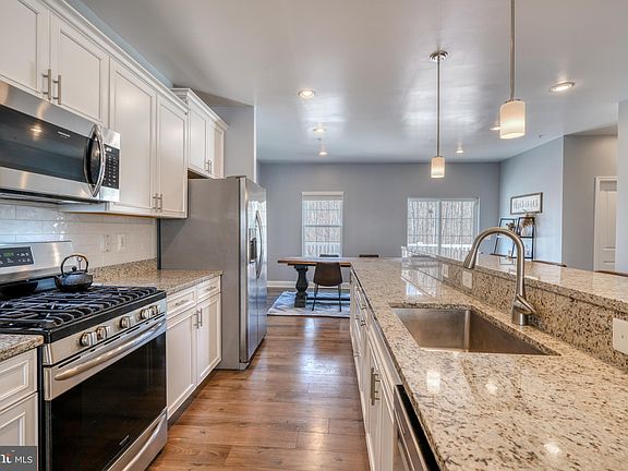 5th image of 1525 Witchhazel Cir