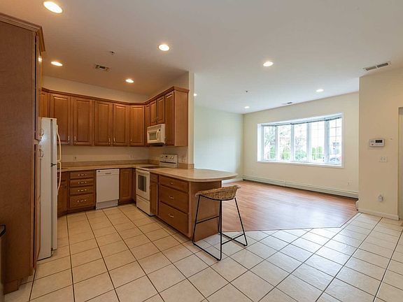 3rd image of 107 Francesca Way
