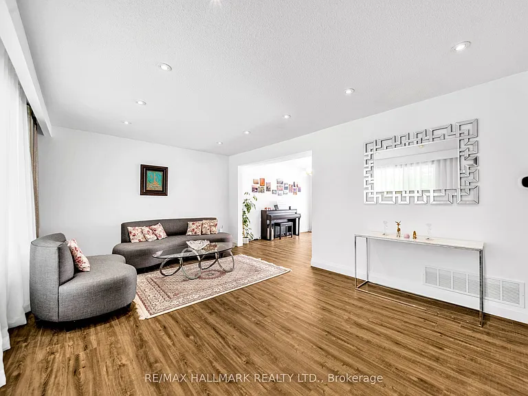 39 Sunnywood Cres — Photo 7