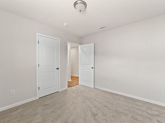 4th image of 508 Whispering Creek Ave