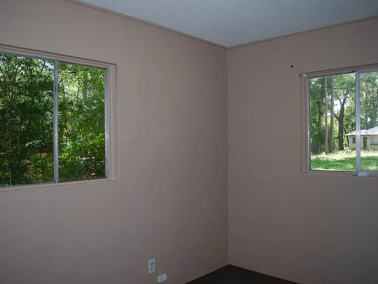 1702 Sunbeam Ln — Photo 4