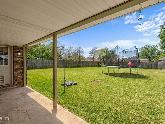 4th image of 501 Southwood Dr