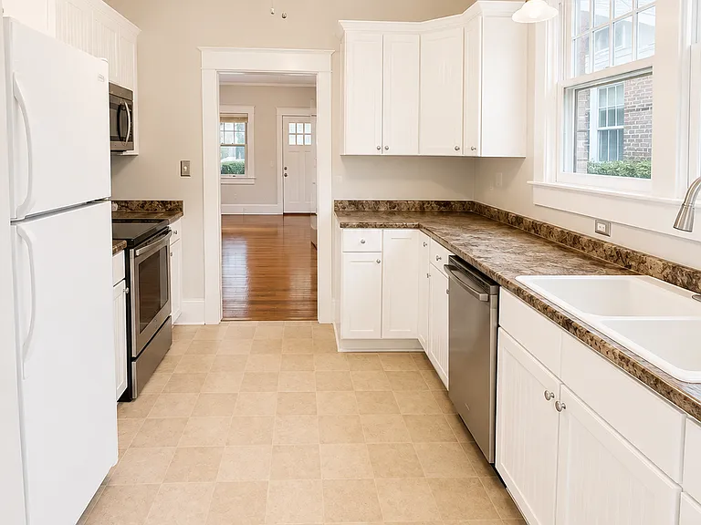 2124 Marion St — Photo 13
